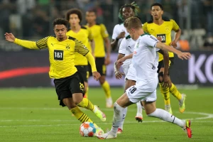 Dortmund ne može sa desetoricom, pobeda Menhengladbaha